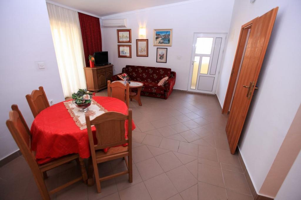 Apartments Franc Povljana Quarto foto