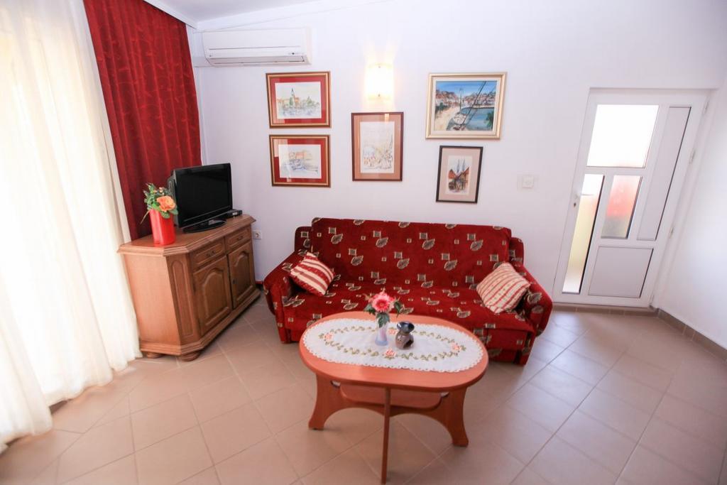 Apartments Franc Povljana Quarto foto